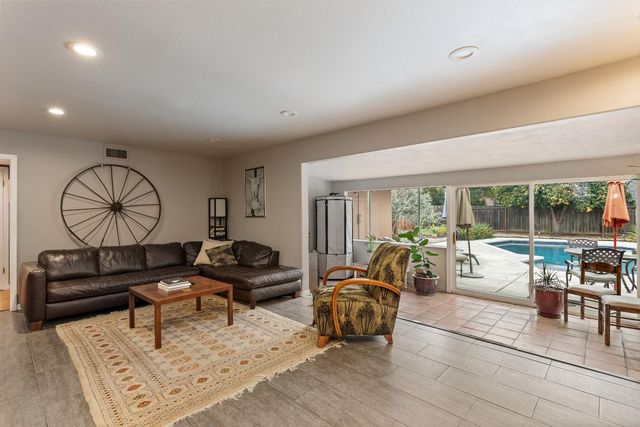 6449 Holstein Way, Sacramento, CA 95831