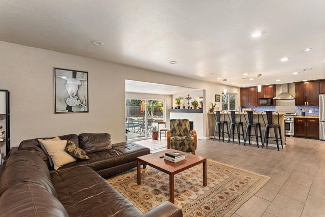 6449 Holstein Way, Sacramento, CA 95831