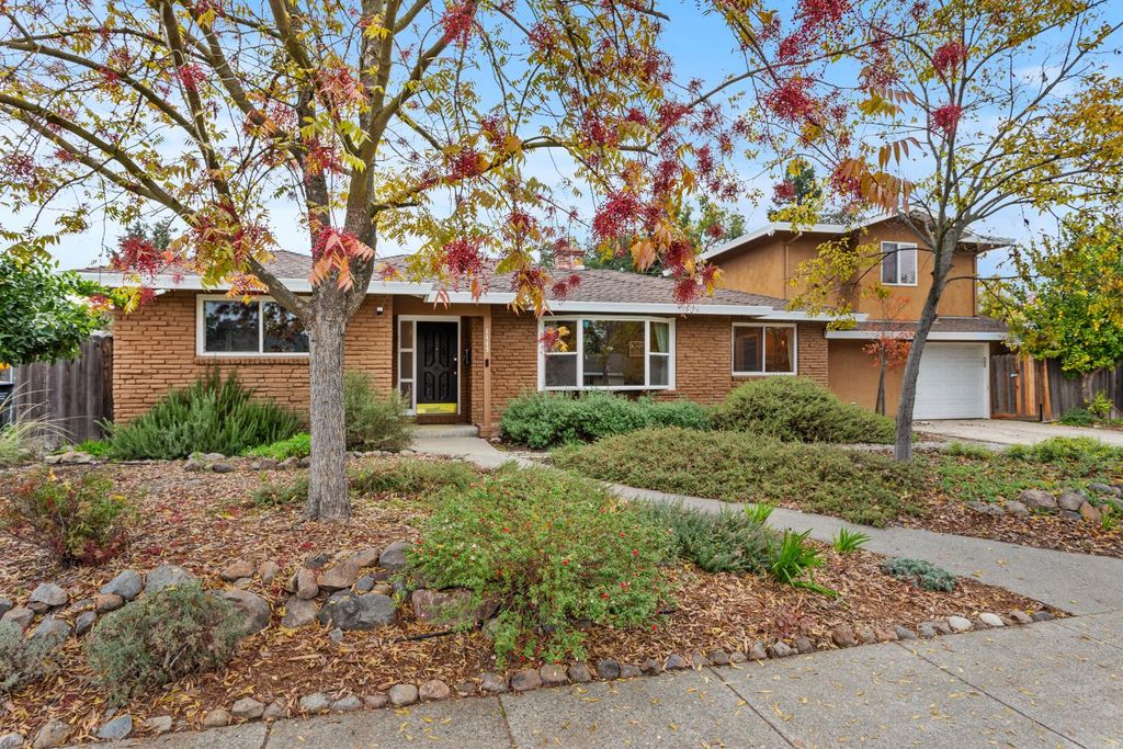 6449 Holstein Way, Sacramento, CA 95831