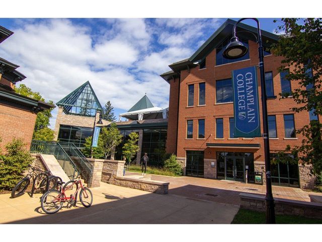 230 North Street, Burlington, VT 05401