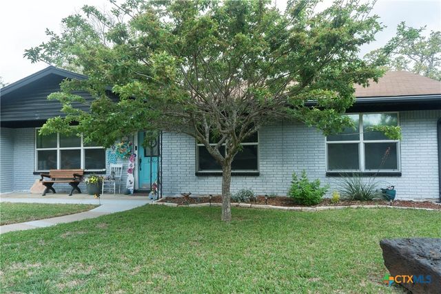 309 Hessler Drive, Hallettsville, TX 77964