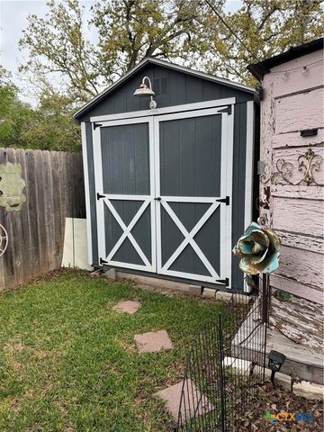 309 Hessler Drive, Hallettsville, TX 77964