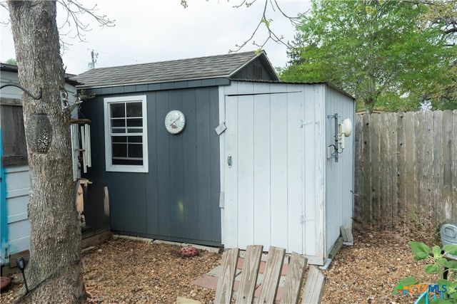 309 Hessler Drive, Hallettsville, TX 77964