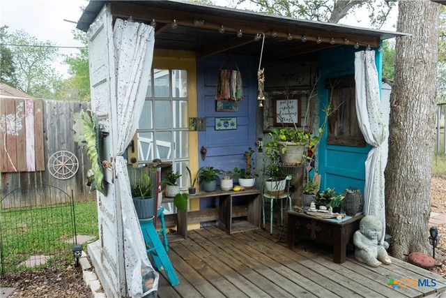 309 Hessler Drive, Hallettsville, TX 77964