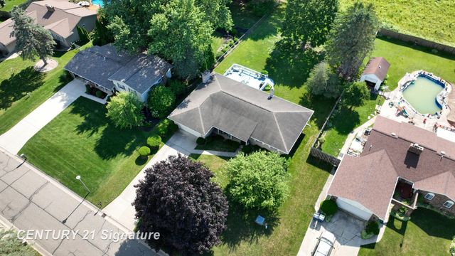 2399 Plainview Drive, Flushing, MI 48433