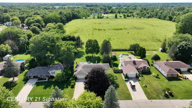 2399 Plainview Drive, Flushing, MI 48433
