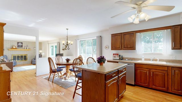 2399 Plainview Drive, Flushing, MI 48433