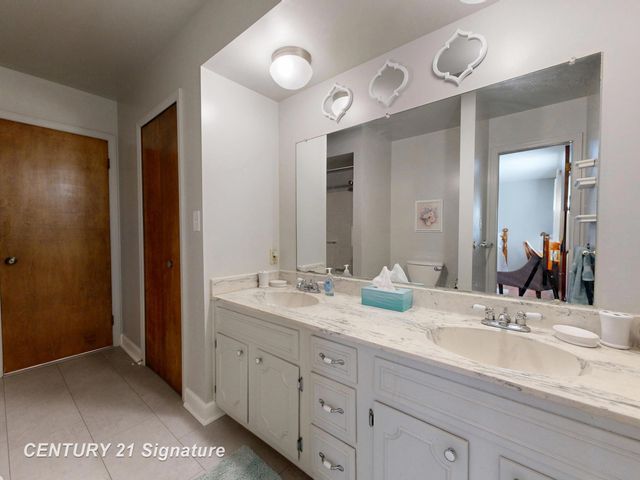 2399 Plainview Drive, Flushing, MI 48433