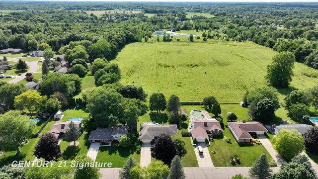 2399 Plainview Drive, Flushing, MI 48433