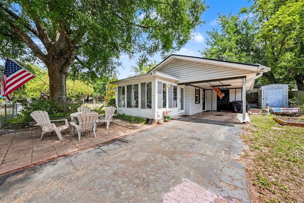 8605 TUPELO DRIVE, Tampa, FL 33637