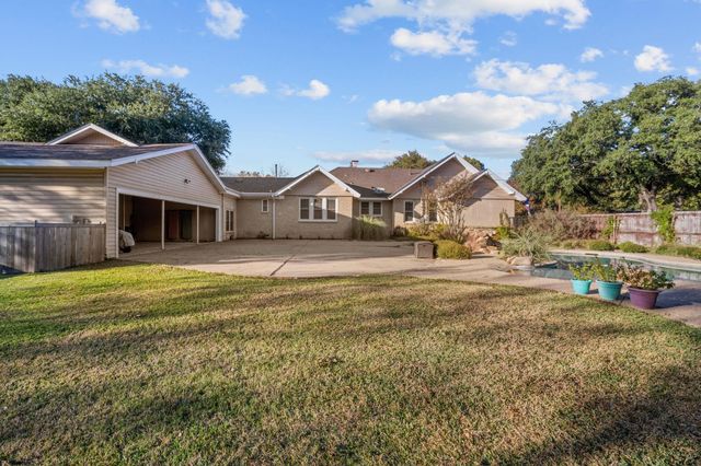 1114 S Crockett Street, Sherman, TX 75090