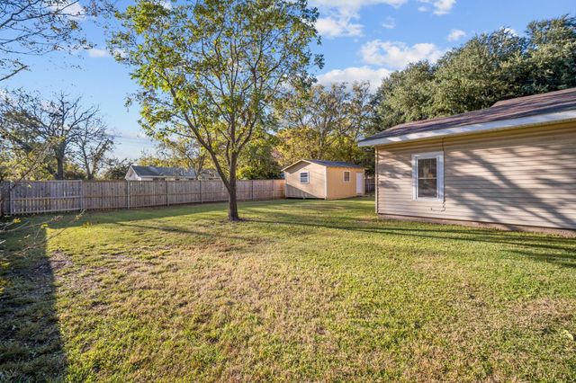 1114 S Crockett Street, Sherman, TX 75090