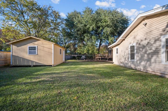 1114 S Crockett Street, Sherman, TX 75090