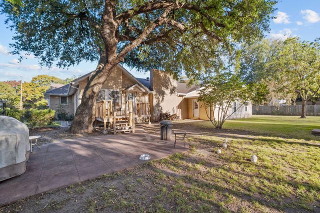 1114 S Crockett Street, Sherman, TX 75090