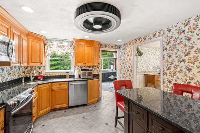 240 Central St, North Reading, MA 01864