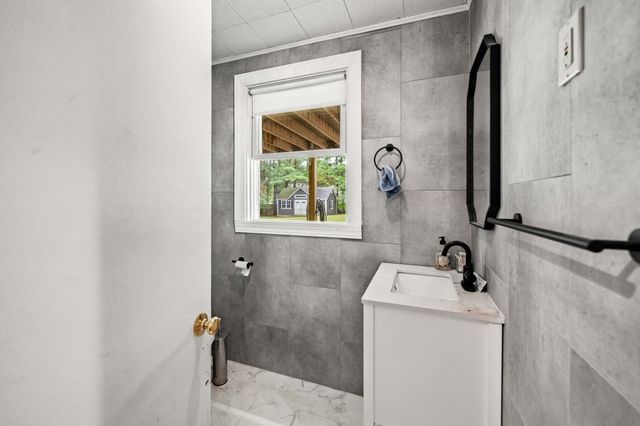 240 Central St, North Reading, MA 01864