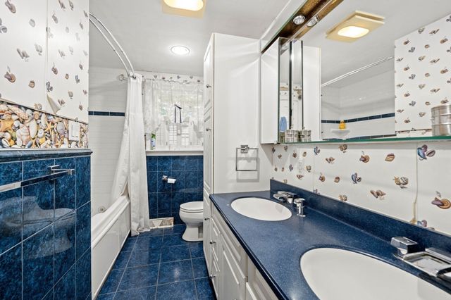 240 Central St, North Reading, MA 01864