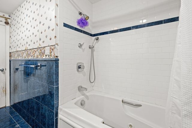 240 Central St, North Reading, MA 01864