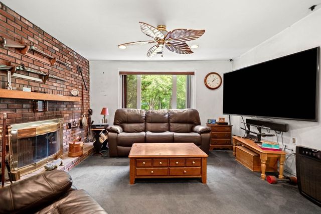 240 Central St, North Reading, MA 01864