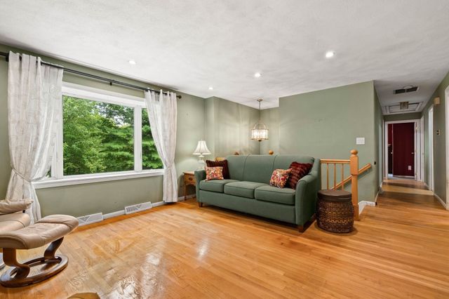 240 Central St, North Reading, MA 01864