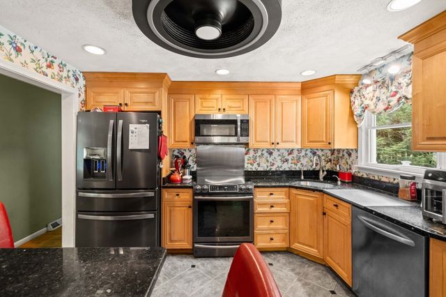 240 Central St, North Reading, MA 01864