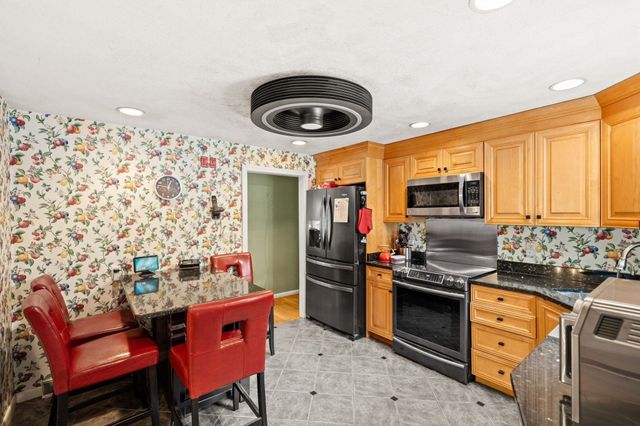 240 Central St, North Reading, MA 01864