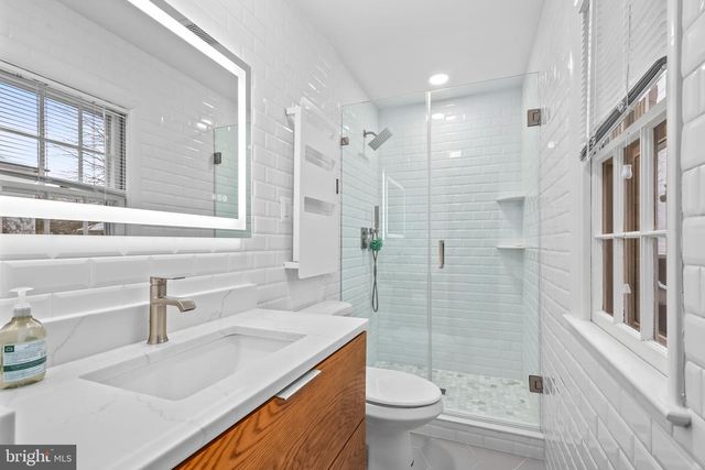 6210 LOCH RAVEN DR, Mclean, VA 22101