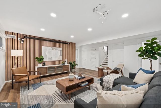 6210 LOCH RAVEN DR, Mclean, VA 22101