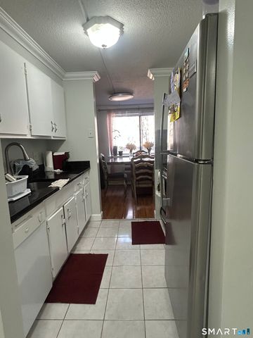 126 Triangle Street B13, Danbury, CT 06810