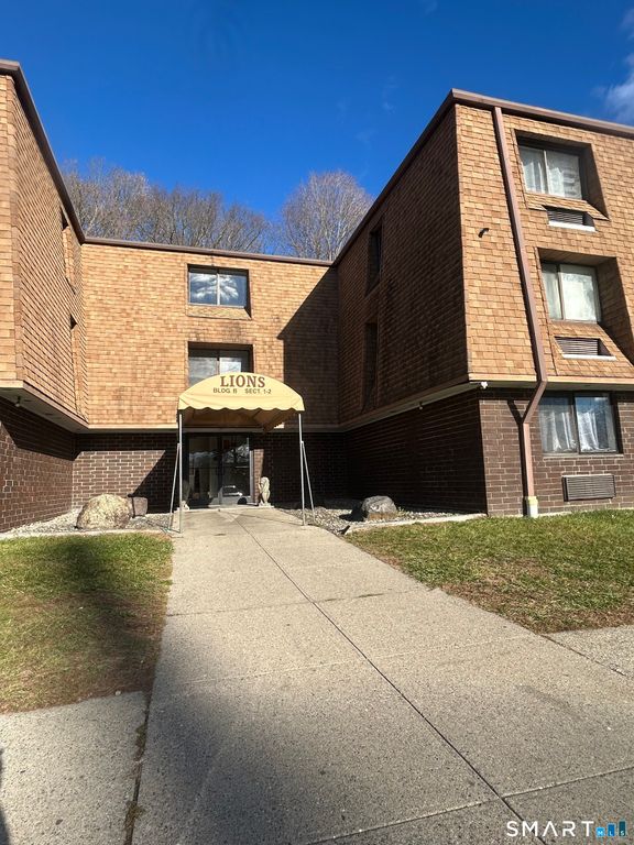 126 Triangle Street B13, Danbury, CT 06810