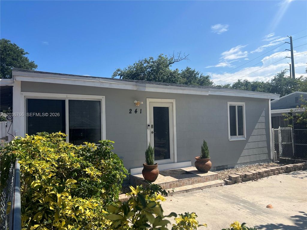 241 SW 3rd Ter 0, Dania Beach, FL 33004