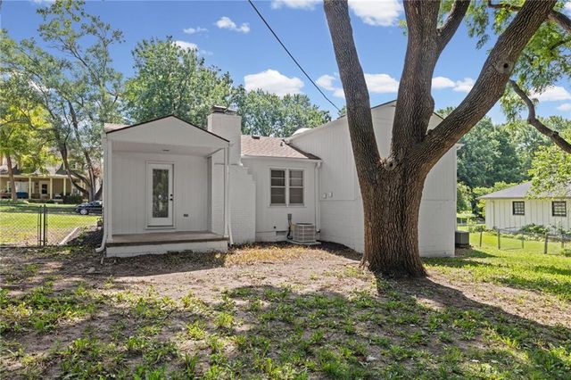 5808 Mackey Street, Merriam, KS 66202