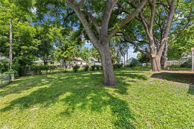5808 Mackey Street, Merriam, KS 66202