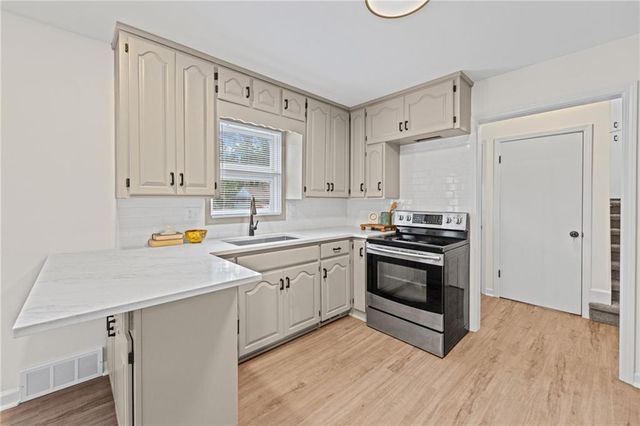5808 Mackey Street, Merriam, KS 66202