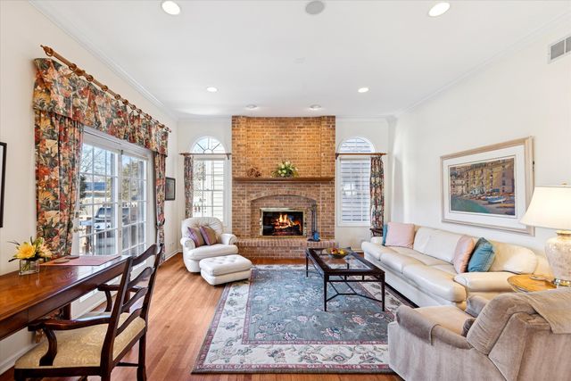 406 S Poplar Avenue, Elmhurst, IL 60126