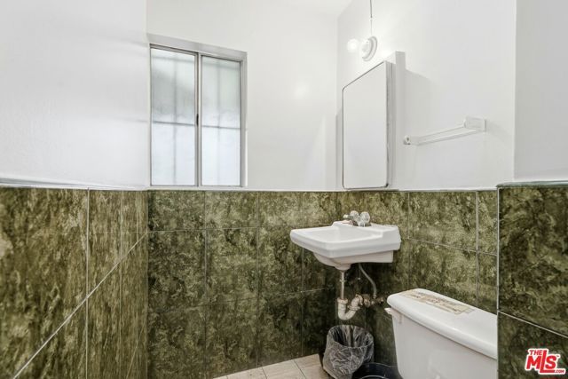 2048 W Florence Avenue, Los Angeles, CA 90047