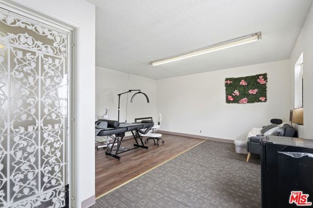 2048 W Florence Avenue, Los Angeles, CA 90047