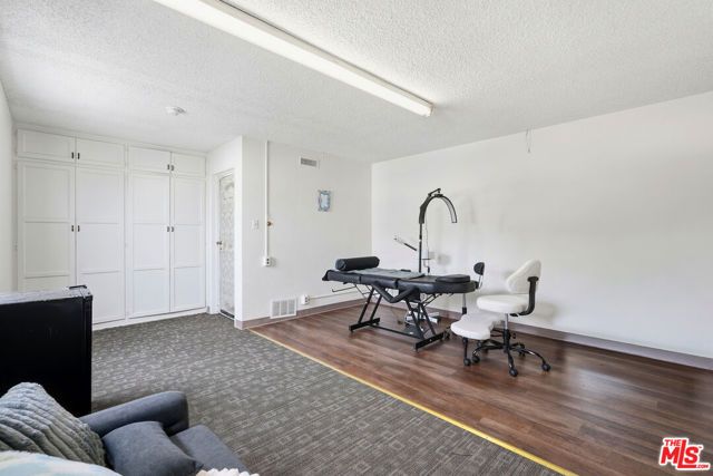 2048 W Florence Avenue, Los Angeles, CA 90047