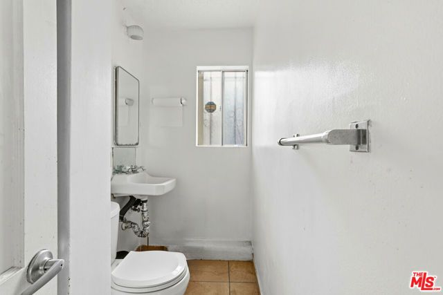 2048 W Florence Avenue, Los Angeles, CA 90047