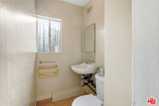 2048 W Florence Avenue, Los Angeles, CA 90047