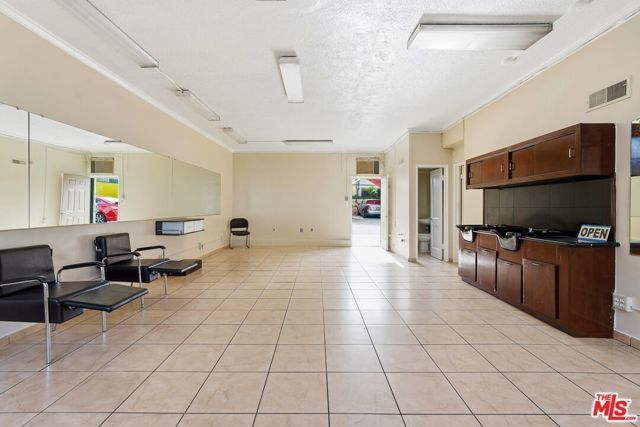 2048 W Florence Avenue, Los Angeles, CA 90047