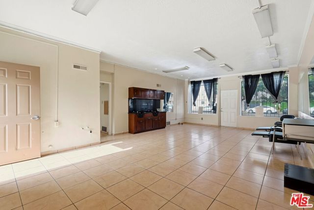 2048 W Florence Avenue, Los Angeles, CA 90047