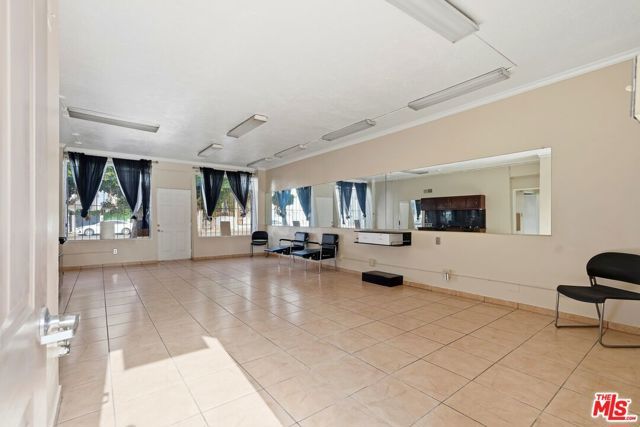 2048 W Florence Avenue, Los Angeles, CA 90047