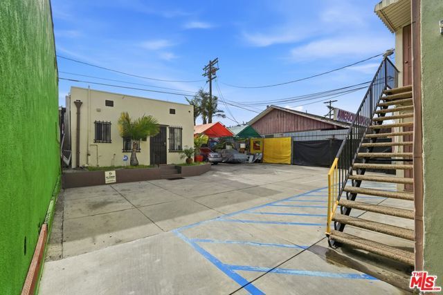 2048 W Florence Avenue, Los Angeles, CA 90047
