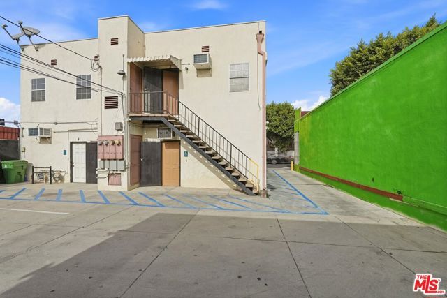 2048 W Florence Avenue, Los Angeles, CA 90047