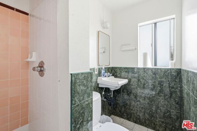 2048 W Florence Avenue, Los Angeles, CA 90047