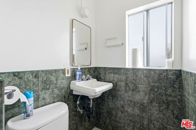 2048 W Florence Avenue, Los Angeles, CA 90047