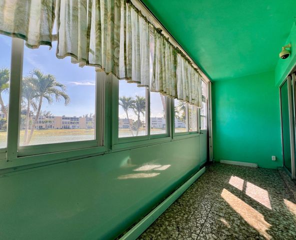 110 Wellington B, West Palm Beach, FL 33417