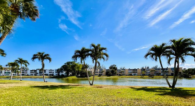 110 Wellington B, West Palm Beach, FL 33417