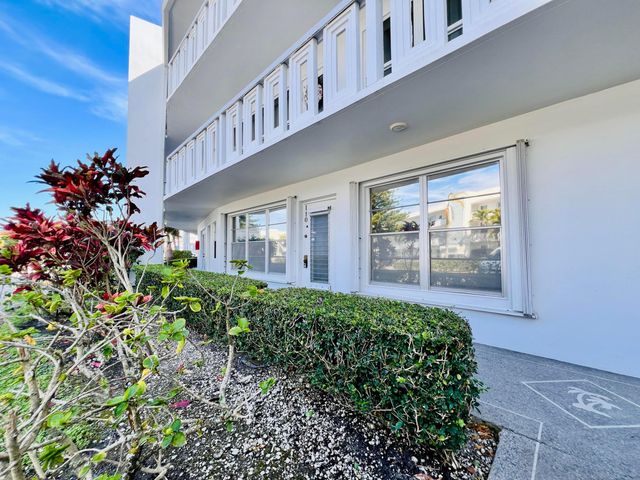 110 Wellington B, West Palm Beach, FL 33417